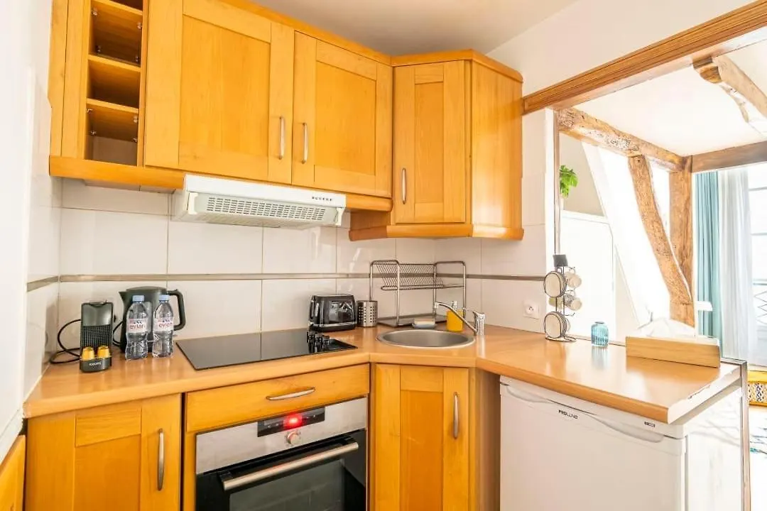 Stylish Parisian Flat In The Marais - Saint-Paul Apartment 0*, Paris